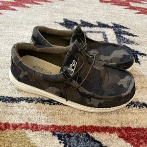 Youth Camo Hey Dudes Size 4-5